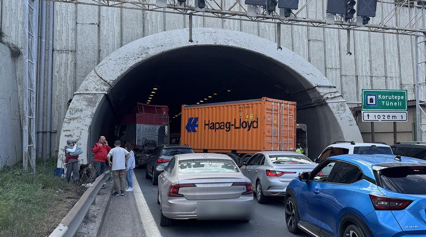 TEM Otoyolu'nda kaza! İstanbul yönü trafiğe kapandı: 2 saatin ardından yeniden açıldı