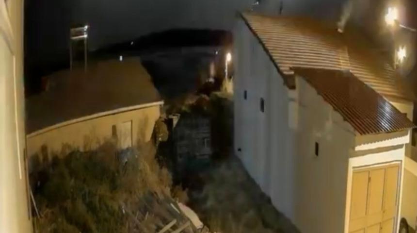 Elazığ’da şimşekler geceyi aydınlattı!