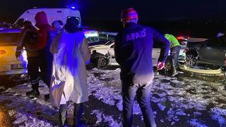 Aksaray’da zincirleme kaza: 12 araç birbirine girdi! Büyük oranda maddi hasar oluştu