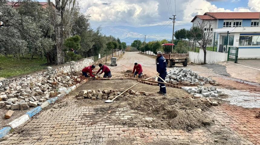 Karacasu’da yol ve kaldırım çalışmaları hız kesmeden devam ediyor