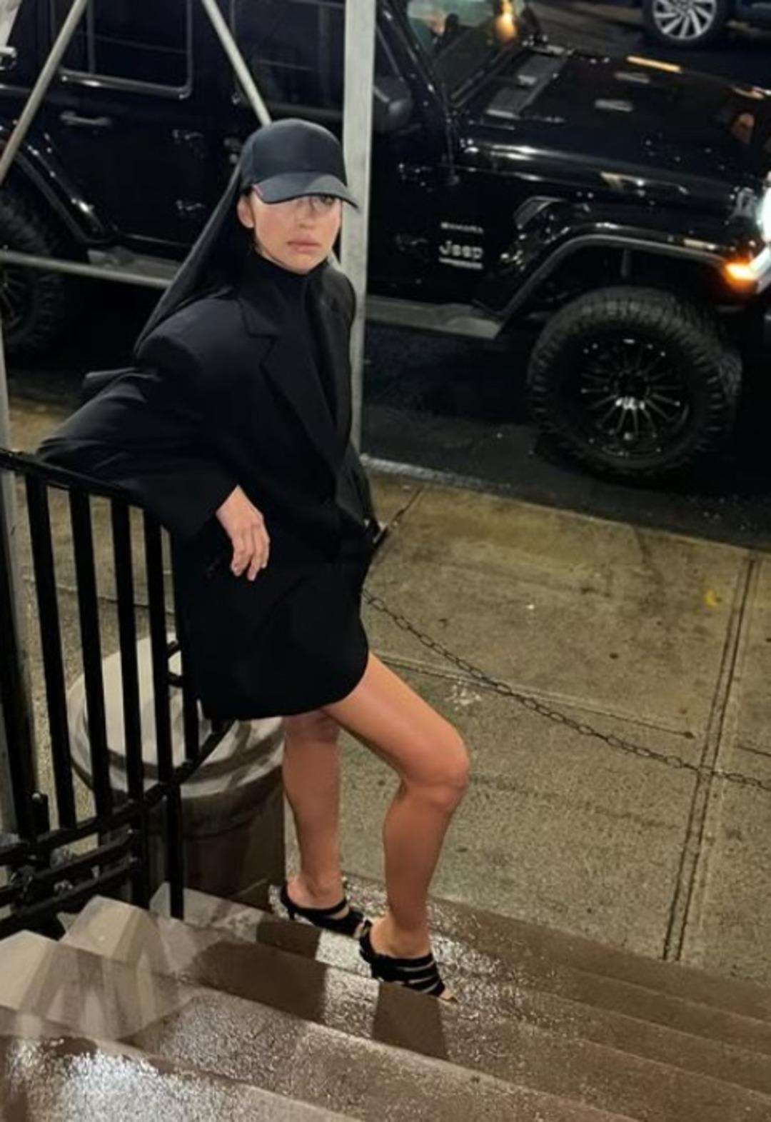 Rusya nın en seksi kadını seçilmişti! Irina Shayk ilginç tarzıyla dile düştü 3