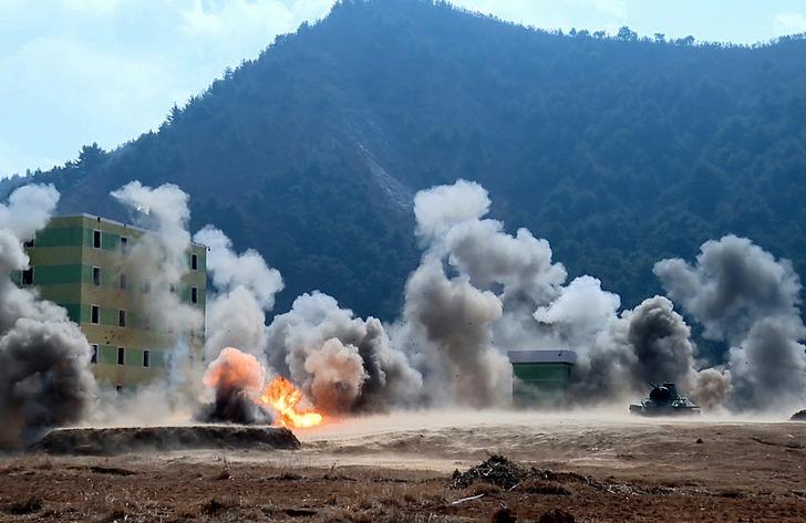 Kuzey Kore'den Güney Kore'ye 'Gözdağı' niteliğinde tatbikat! Kim Jong-Un bizzat kendisi test etti G3