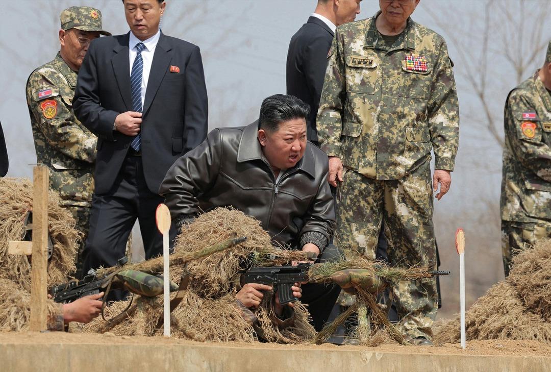 Orta Doğu daki savaşa girmek için can atıyordu! Kim Jong-Un dan çarpıcı hamle: 10 balistik füze fırlattı! 3