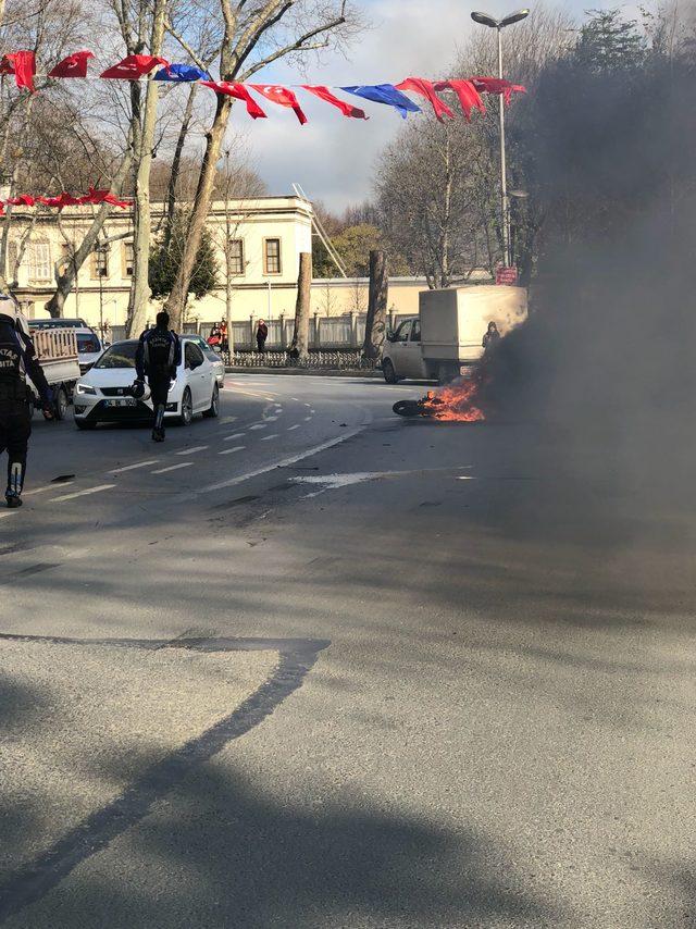 Dolmabahçe Sarayı önünde motosiklet yandı (1)