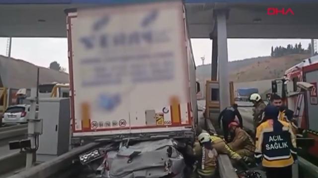 SON DAKİKA | Bayram tatili dönüşü İstanbul'da korkunç kaza! Tırın altında kağıt gibi ezildi: 4 ölü!