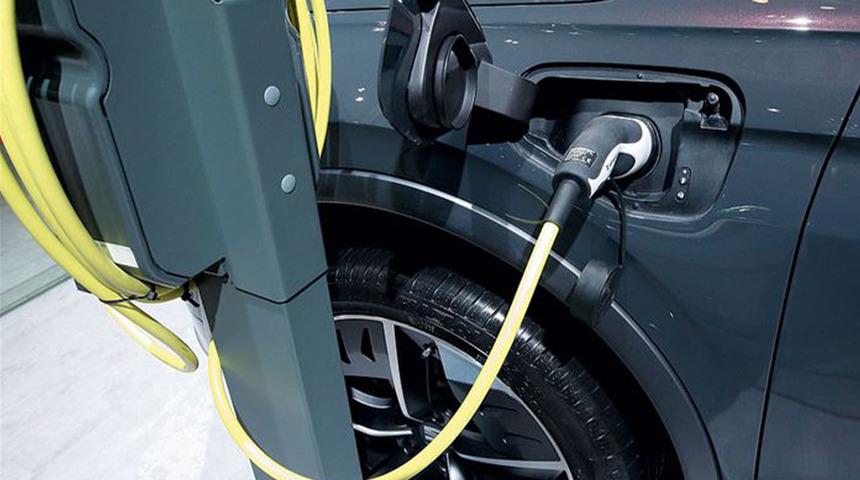 Bakan Uraloğlu açıkladı! Elektrikli araçların şarj istasyonları sayısı 11 bini aştı! Türkiye pazarı elektrikli araçlarda yüzde 121 büyüdü