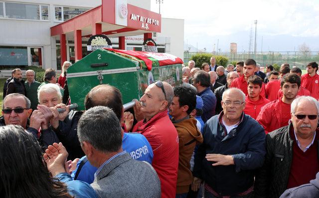 Kalp krizi geçiren eski futbolcunun organları vasiyeti üzerine bağışlandı (2)