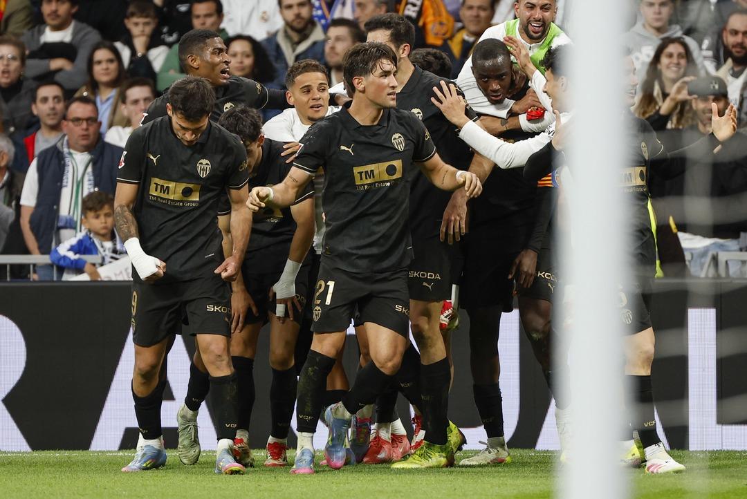 Real Madrid e şampiyonluk yarışında Valencia engeli! 1