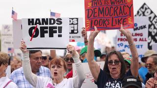 ABD'de binlerce kişi sokağa indi! Trump ve Musk protestosu: Elini çek