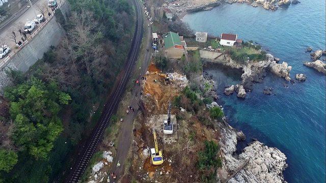 Zonguldak'ta deniz kenarındaki kaçak yapılar yıkılmaya başlandı