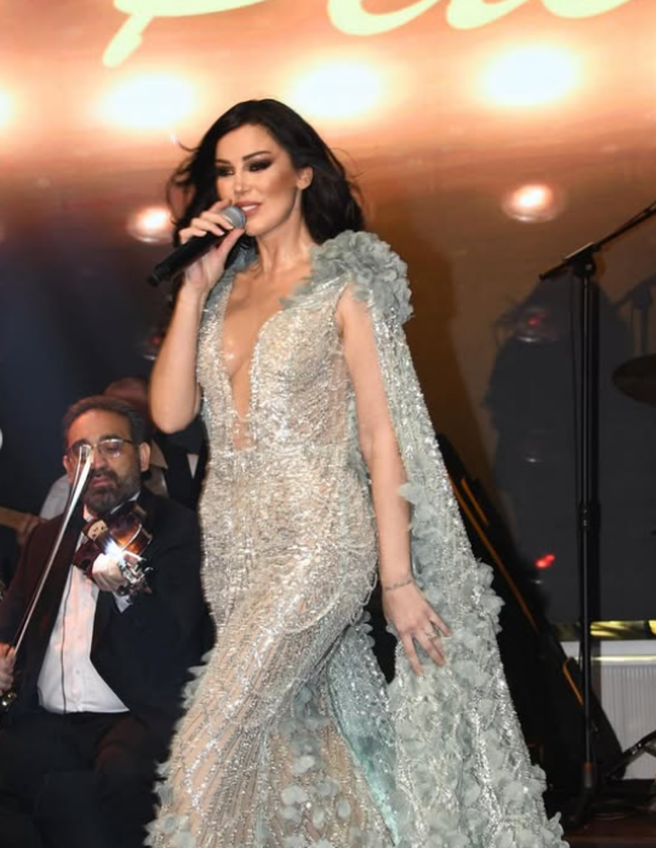 Petek Dinçöz imaj değiştirdi, yorum yağdı: Güzelim sarı saçlara ne oldu? G2