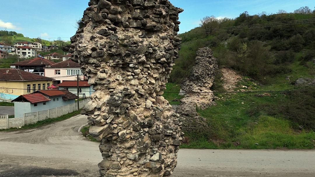 Roma ve Helenistik dönemlere ait... Tarihi su kemerlerinin kalıntıları ilgi görüyor 1