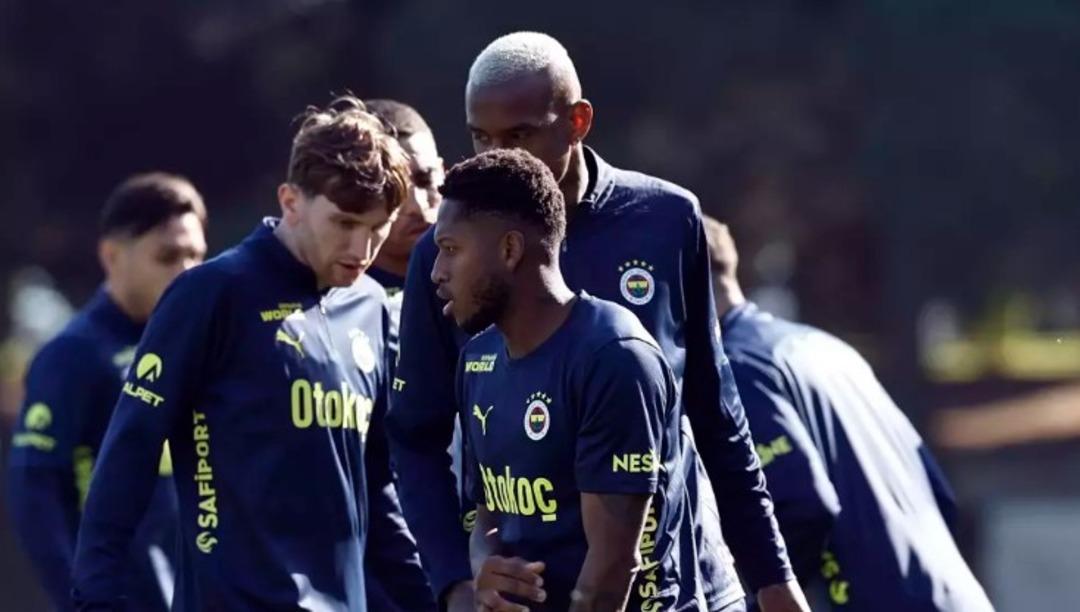 Jose Mourinho 2 yıldıza neşteri vurdu! Trabzonspor maçı kadrosunu belirledi... 1