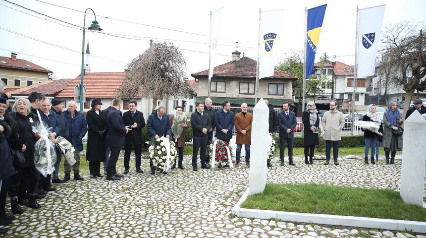 Bosna Hersek'in başkenti Saraybosna'nın savunmasında hayatını kaybedenler törenlerle anıldı
