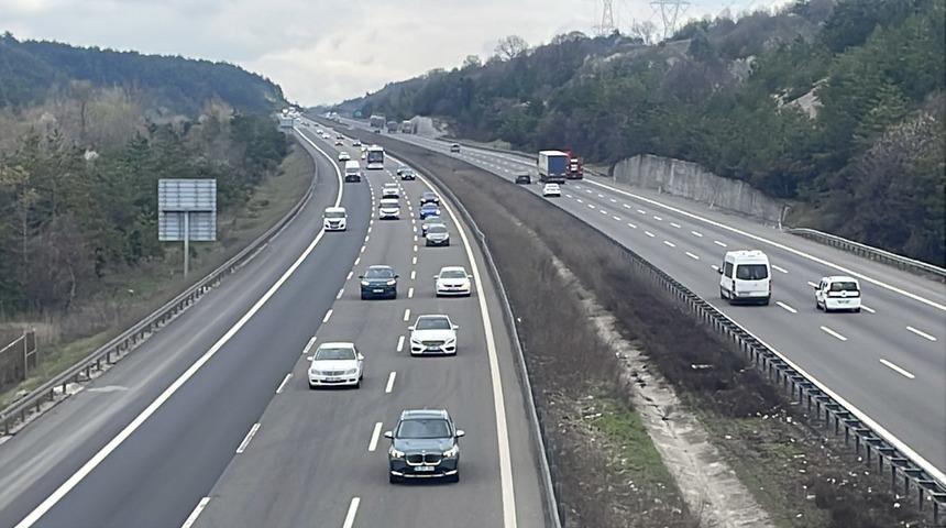 Anadolu Otoyolu'nun Bolu kesiminde tatil dönüşü yoğunluğu