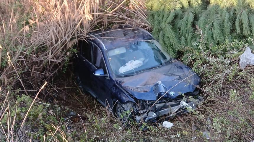 Balıkesir'de direksiyon hakimiyetini kaybeden sürücü şarampole uçtu: 4 yaralı