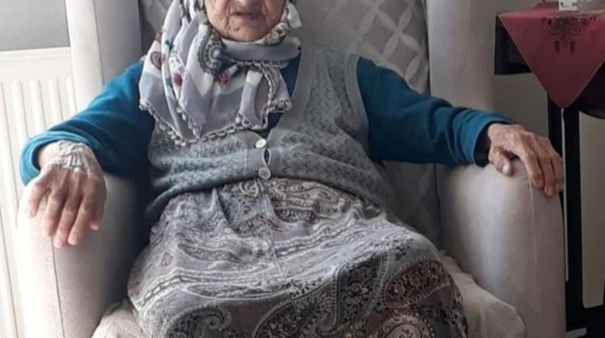 Yolun karşısına geçmek isterken otomobil çarptı, hayatını kaybetti