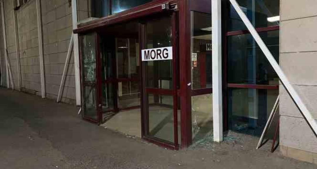 Annesini son yolculuğuna uğurlarken korku dolu anlar yaşadı! Gözleri bir anda açıldı... 2