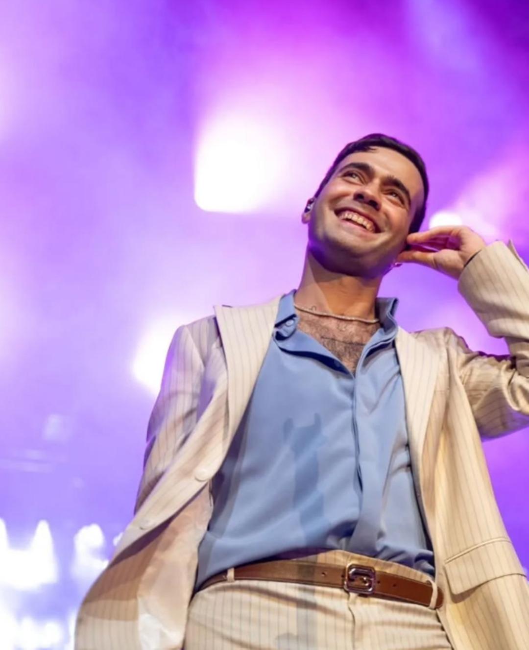 Serenay Sarıkaya ile aşk yaşayan Mert Demir i görenler tanıyamadı! Saçlarını kesip bıyık bıraktı 1