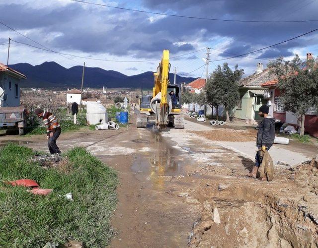 MASKİ bir yandan dere temizliyor bir yandan altyapıları yeniliyor