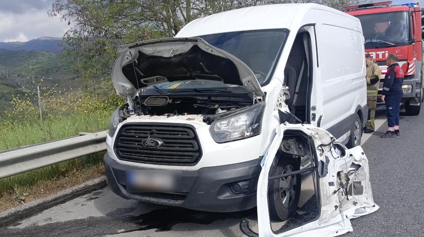 Aydın-İzmir Otoyolu'nda tırın çarptığı panelvanın sürücüsü hayatını kaybetti