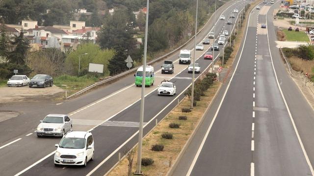 Tekirdağ-İstanbul kara yolunda bayram tatilinin son gününde dönüş yoğunluğu