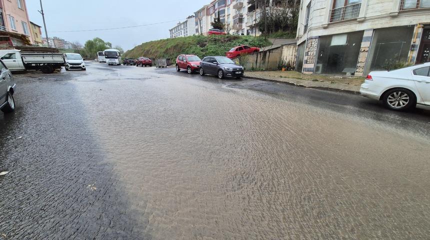 Tekirdağ'da sağanak yağış etkisini gösterdi