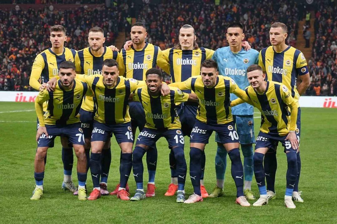 Trabzonspor-Fenerbahçe maçında ilk 11 ler belli oldu! Sarı-Lacivertliler de çok sürpriz karar... Yıldız isim kadroda yok 3