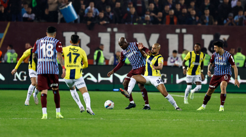 Trabzonspor-Fenerbahçe maçında ilk 11'ler belli oldu! Sarı-Lacivertliler'de çok sürpriz karar... Yıldız isim kadroda yok