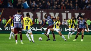 Trabzonspor-Fenerbahçe maçında ilk 11'ler belli oldu! Sarı-Lacivertliler'de çok sürpriz karar... Yıldız isim kadroda yok