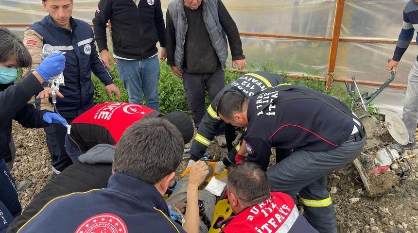 Bahçeyi çapalarken kabus yaşadı! Ayağı sıkıştı, itfaiye ekipleri kurtardı