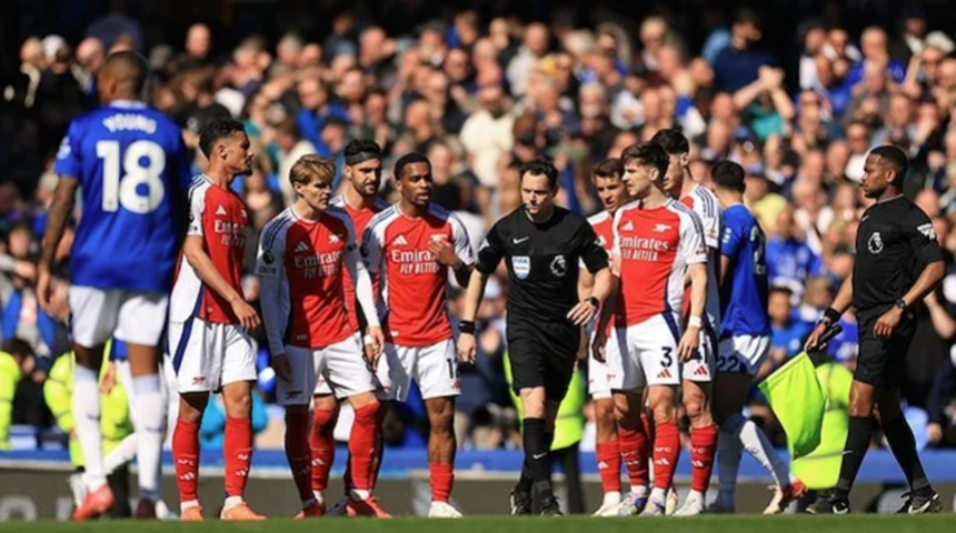 İngiltere'de skandal! Hakem maç bitmeden son düdüğü çaldı, ortalık karıştı