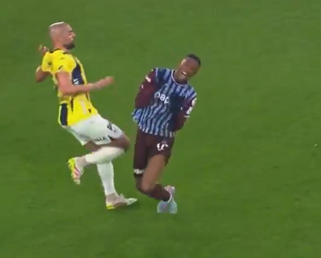 Fenerbahçe-Trabzonspor maçında olay pozisyon! Acılar içinde yerde kaldı, hakemin kararı tartışma yarattı 2