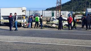 Mersin'de kamyonetle otomobilin çarpışması sonucu 1 kişi öldü, 6 kişi yaralandı