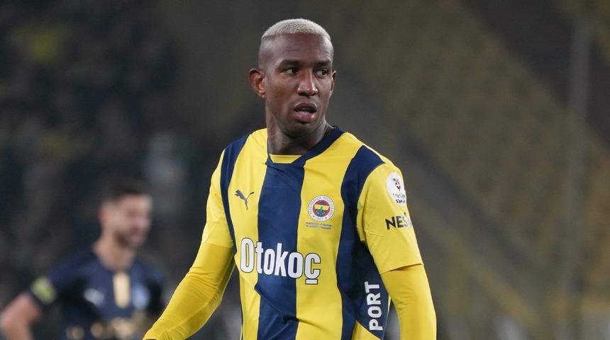 Fenerbahçe geriden gelip kazandı! Sarı-Lacivertliler sahasında Trabzonspor'u 4-1 mağlup etti, Galatasaray ile olan puan farkını 3'e düşürdü