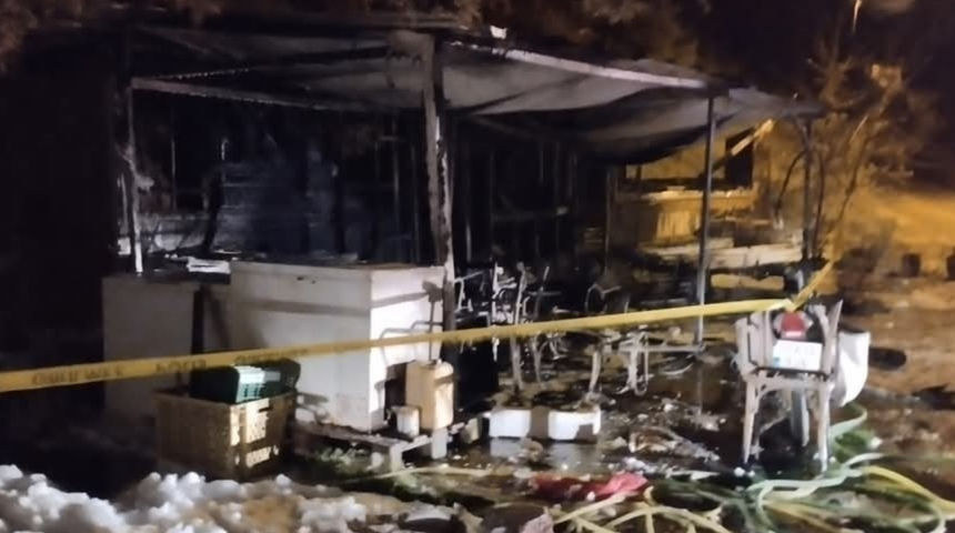 Balık evi alevlere teslim oldu