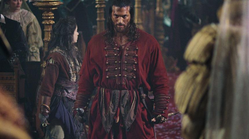 “İtalya mı Türkiye mi?” Can Yaman'ın yanıtına sosyal medyada tepki yağdı: İşin bitince yerli ve milli değerler diye ağlarsın