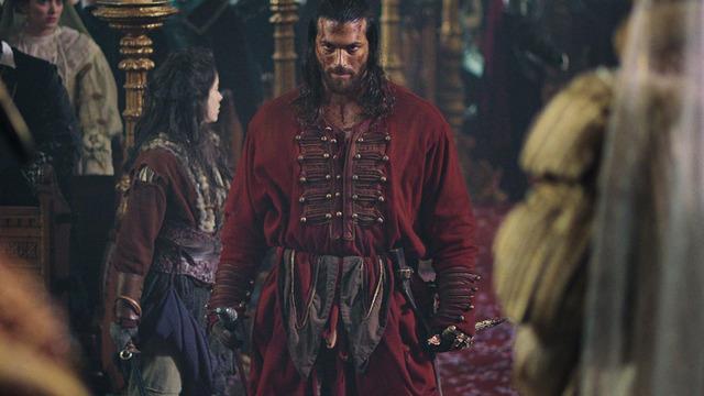 “İtalya mı Türkiye mi?” Can Yaman'ın yanıtına sosyal medyada tepki yağdı: İşin bitince yerli ve milli değerler diye ağlarsın