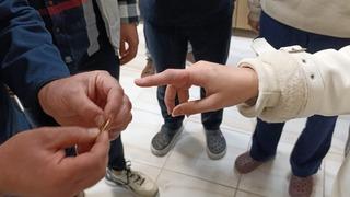 Parmağında yüzük sıkışan vatandaşın yardımına itfaiye koştu