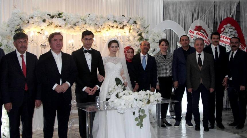 Kartal ve Gül ailesinin mutlu günü