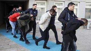 Fuhuş vaadi ile erkekleri tuzağa düşürüp gasp eden çeteye yönelik operasyonda 22 şüpheli gözaltına alındı