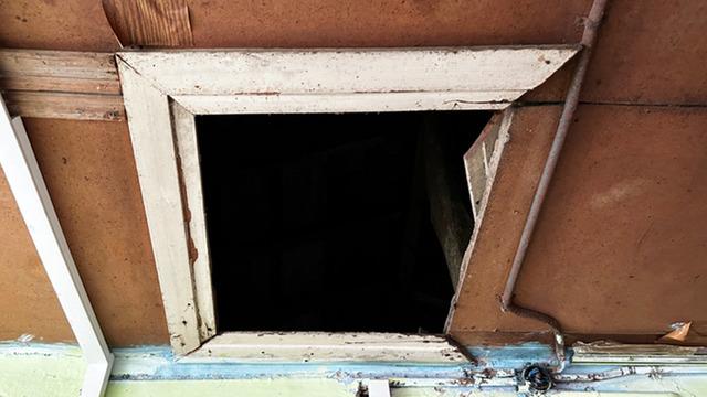 Tavandan düşen çivileri görünce spiritüel olaylar sandı gerçek bambaşka çıktı! Delikleri bile değiştirip gizlice takip etmiş....