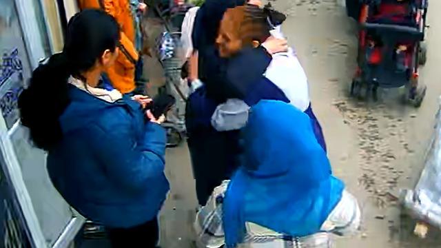 İyilik yaptı sandı sarıldı ancak ayaküstü soyuldu! Önce çaldı ardından parayı alıp geri verdi... 