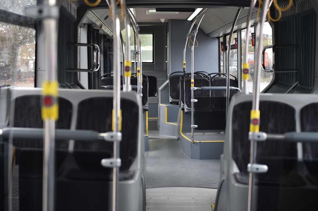 Her gün milyonlarca insan kullanıyor! Koltukların içinden çıkanı görünce bir daha oturmak istemeyeceksiniz! Kullanıcılar videoya yorum yağdırdı... 1