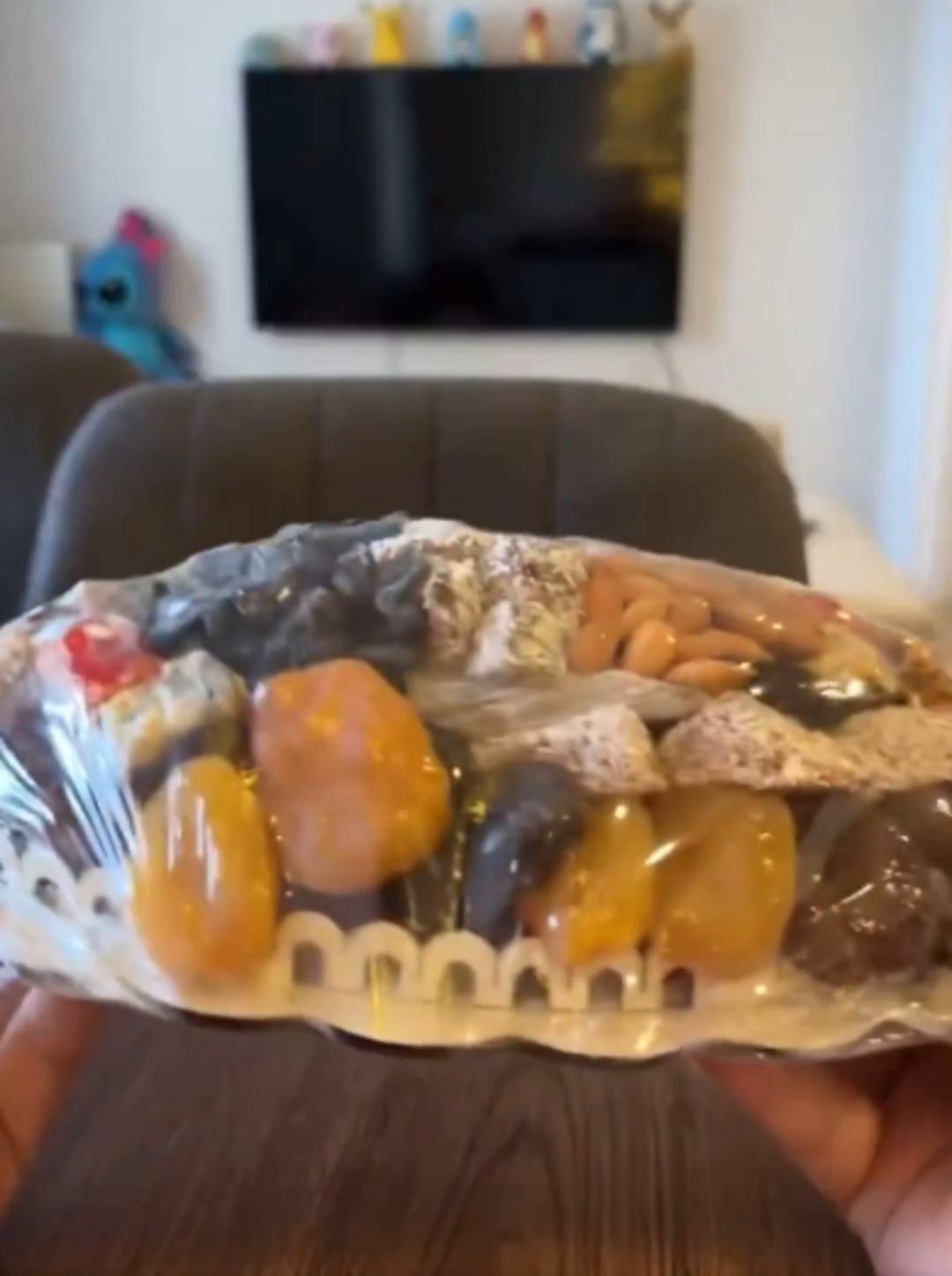 Kuruyemiş skandalı gündemde! Satın aldığı paketi açınca büyük şaşkınlık yaşadı! "Helal kazanç mı bu?" 1