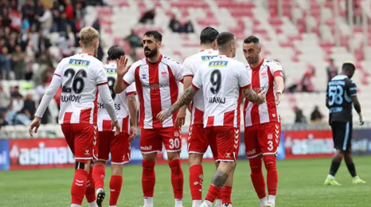 Fenerbahçe'nin Trabzonspor galibiyeti sonrası Galatasaray ile olan fark 3'e düştü, yapay zeka şampiyonluk tahminini değiştirdi! Zirve yangın yeri... G3