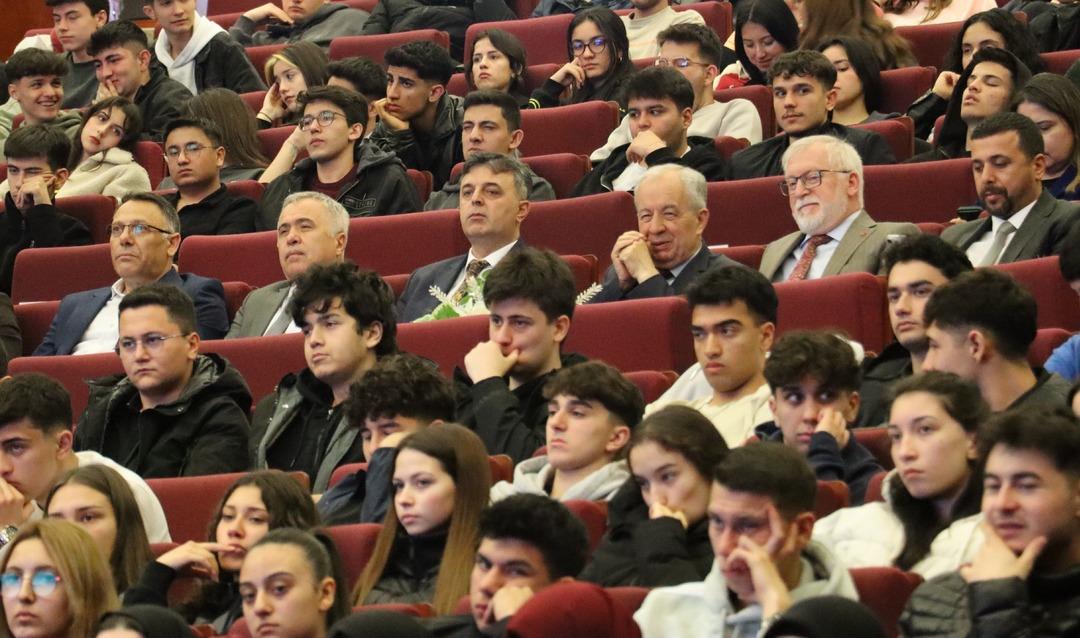 Türkiye de bir ilk: Bin 530 lise öğrencisi üniversiteyi deneyimliyor... 1