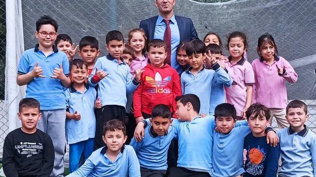 Bayram tatilinin ardından okullarına kavuşan öğrencilerin yüzü gülüyor...