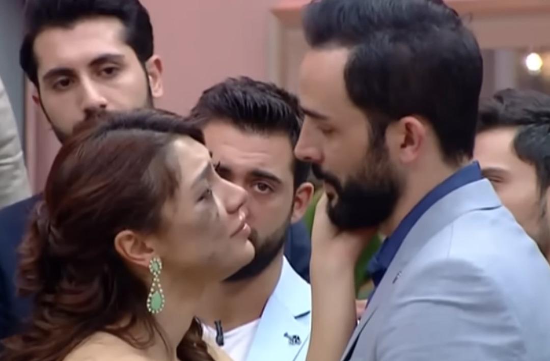 Kısmetse Olur Aycan Varış ve Onur Y&uuml;ksel yıllar sonra barışıp nişanlanmıştı! Ağlayarak ayrılma sebebini a&ccedil;ıkladı