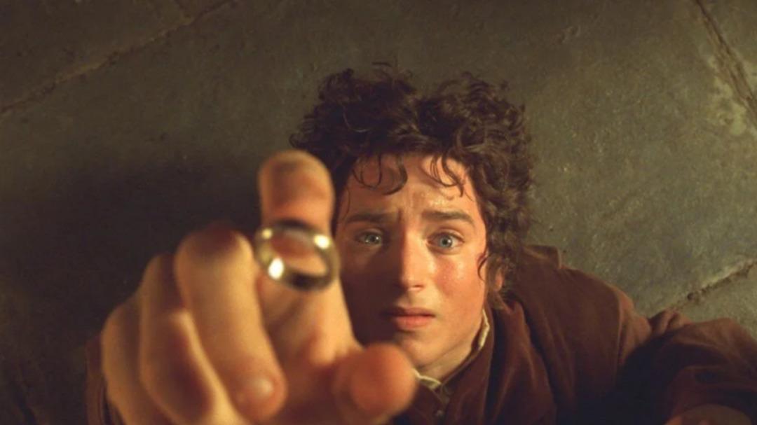 Yüzüklerin Efendisi nin Frodo Baggins’i Elijah Wood para itirafıyla şaşırttı!  1